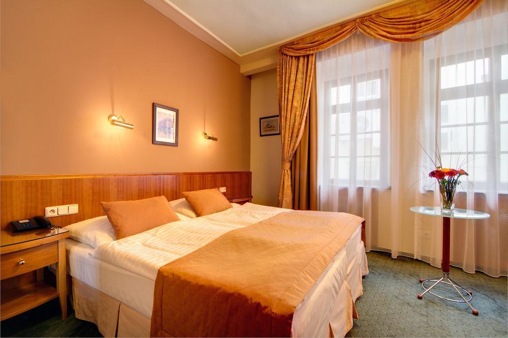 Clementin Hotel Praga Esterno foto